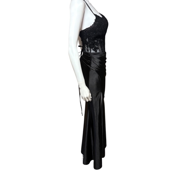 Majeste formal corset gown - size 2 - Picture 4 of 8